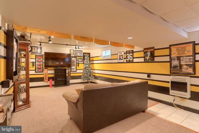 67 MOUNTAIN SPRING RD, Stevens, PA 17578