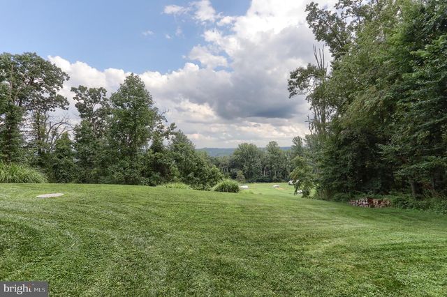 67 MOUNTAIN SPRING RD, Stevens, PA 17578