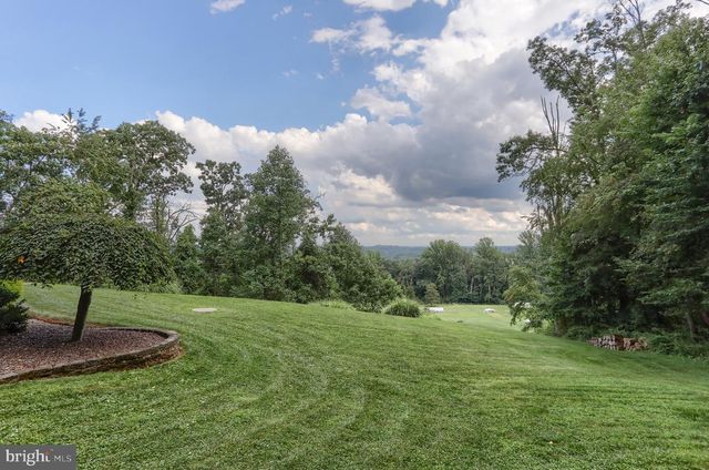 67 MOUNTAIN SPRING RD, Stevens, PA 17578