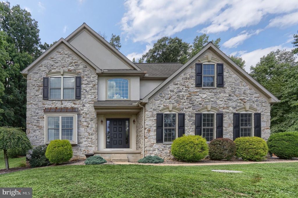 67 MOUNTAIN SPRING RD, Stevens, PA 17578