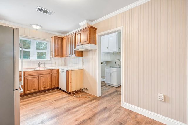 1802 Mckinley Avenue, Hanford, CA 93230