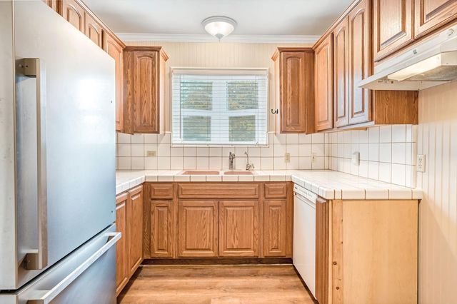 1802 Mckinley Avenue, Hanford, CA 93230