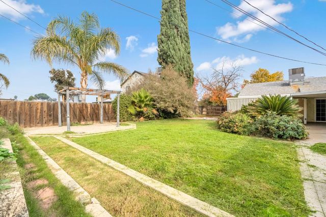 1802 Mckinley Avenue, Hanford, CA 93230