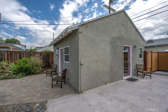 5940 Simpson Ave, Valley Village, CA 91607