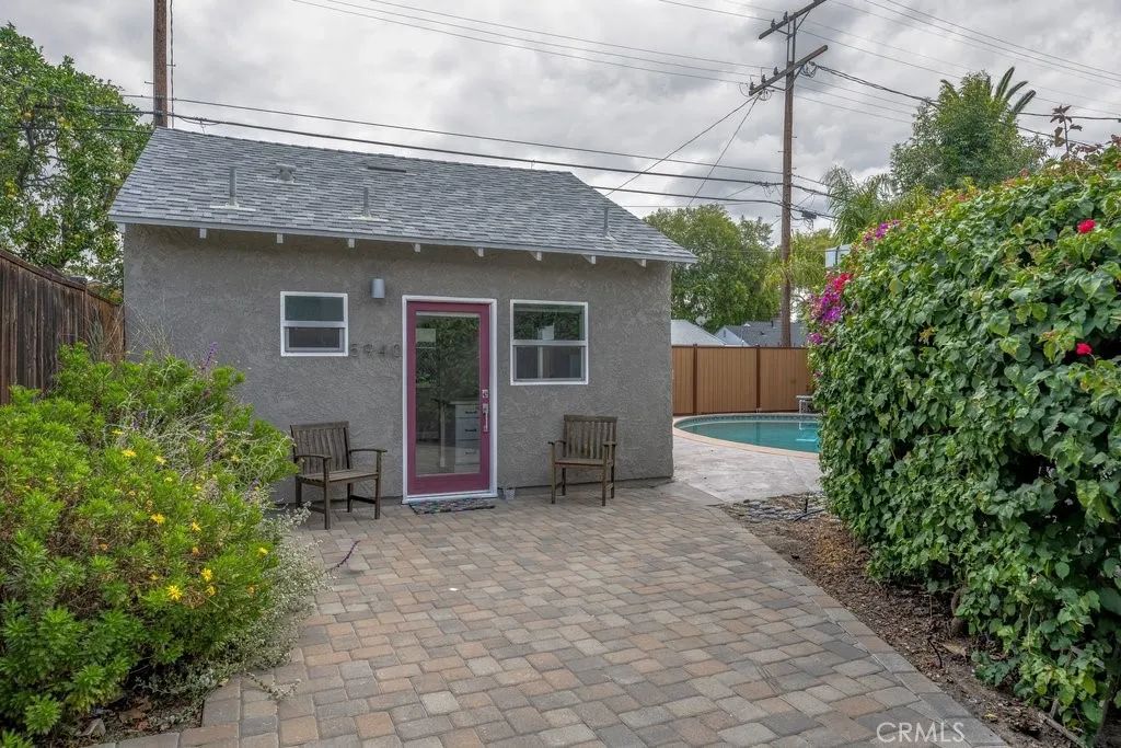 5940 Simpson Ave, Valley Village, CA 91607