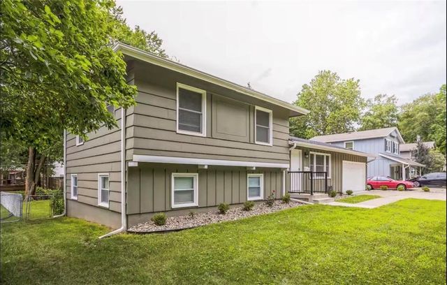 9010 Eby Drive, Overland Park, KS 66212