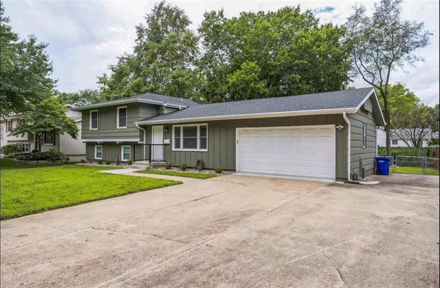 9010 Eby Drive, Overland Park, KS 66212