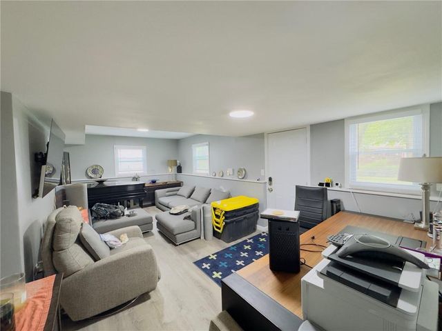 9010 Eby Drive, Overland Park, KS 66212