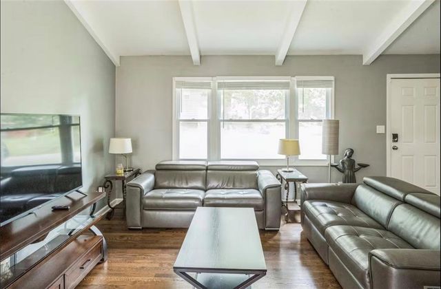 9010 Eby Drive, Overland Park, KS 66212