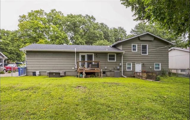 9010 Eby Drive, Overland Park, KS 66212