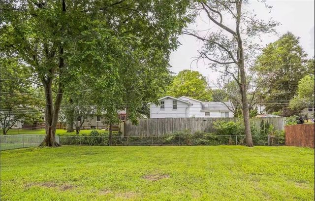 9010 Eby Drive, Overland Park, KS 66212