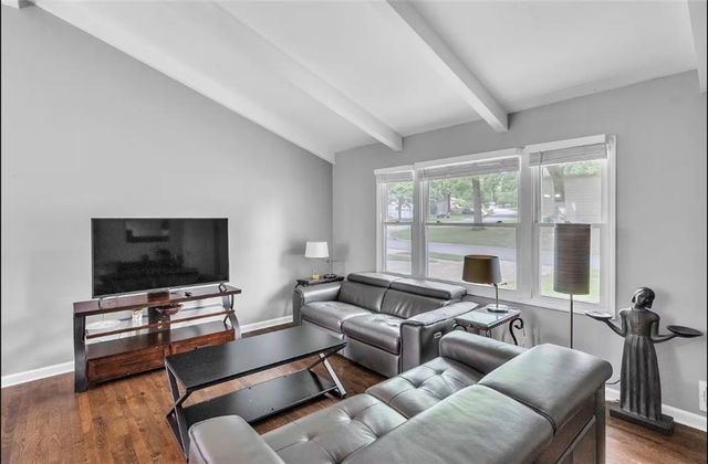 9010 Eby Drive, Overland Park, KS 66212