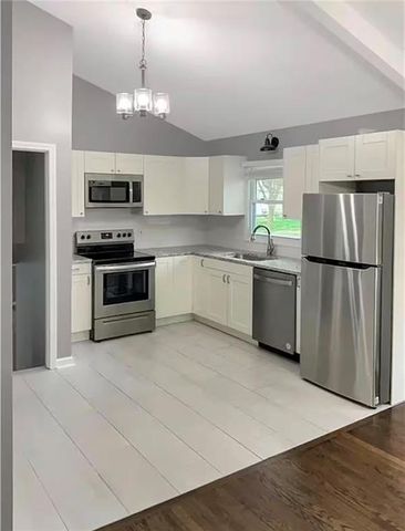 9010 Eby Drive, Overland Park, KS 66212