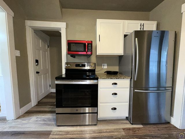 1213 SW Plass AVE, Topeka, KS 66604