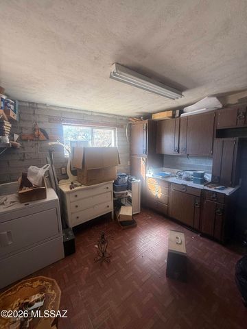 1031 W Calle Santiago, Sahuarita, AZ 85629