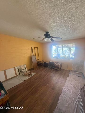 1031 W Calle Santiago, Sahuarita, AZ 85629