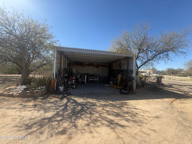 1031 W Calle Santiago, Sahuarita, AZ 85629