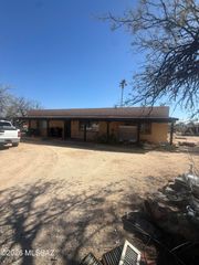 1031 W Calle Santiago, Sahuarita, AZ 85629