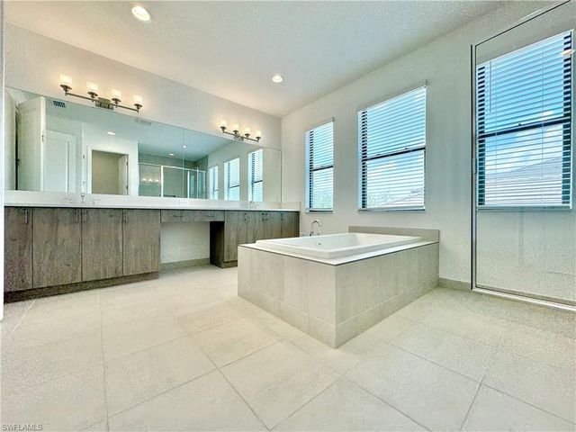 20370 Fair Oak LN, Estero, FL 33928