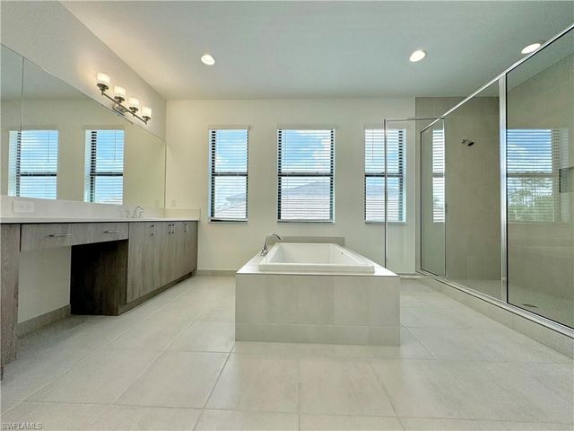 20370 Fair Oak LN, Estero, FL 33928