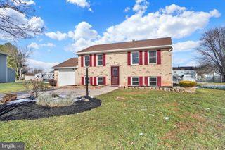 3046 GREENFIELD DR, Dover, PA 17315