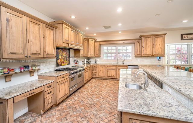 2221 SW 28th Way, Fort Lauderdale, FL 33312