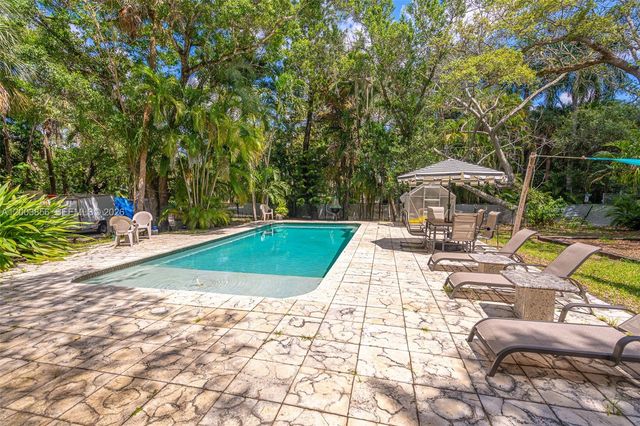 2221 SW 28th Way, Fort Lauderdale, FL 33312
