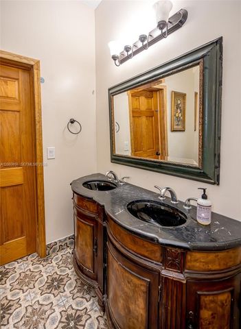 2221 SW 28th Way, Fort Lauderdale, FL 33312