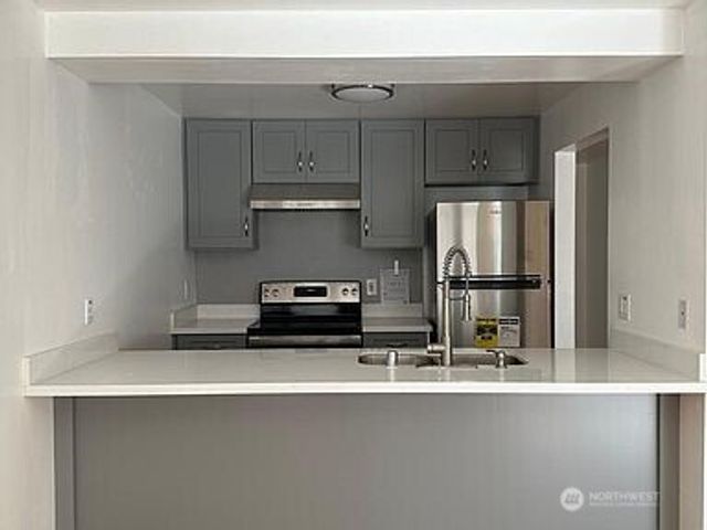 14020 SE 8th Street, Bellevue, WA 98007