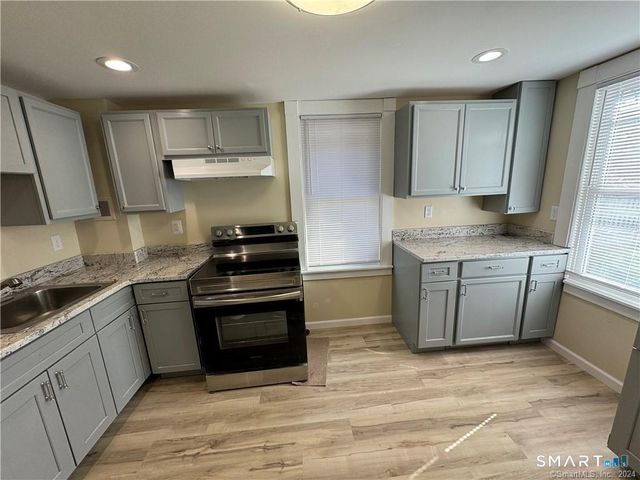 55 Simpson Street 2, Hartford, CT 06112
