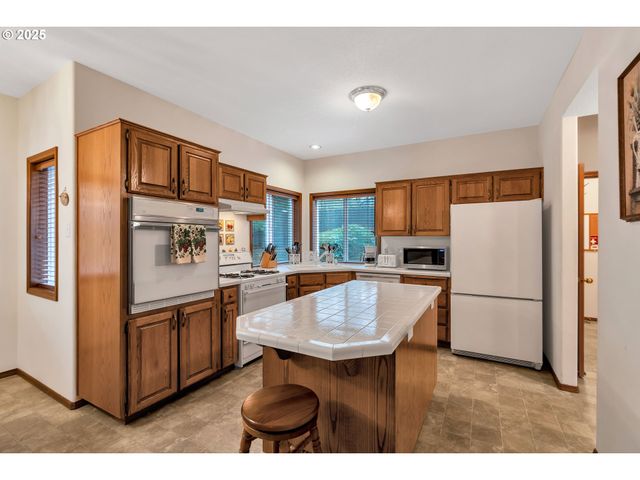 7829 Sw 174TH Pl, Beaverton, OR 97007