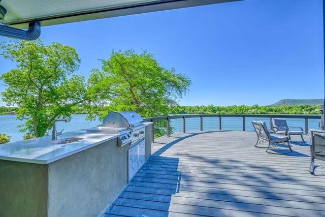 3120 River Oaks DR, Kingsland, TX 78639
