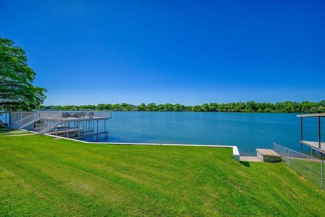 3120 River Oaks DR, Kingsland, TX 78639