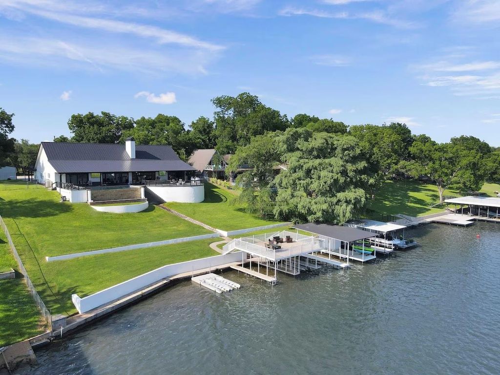 3120 River Oaks DR, Kingsland, TX 78639