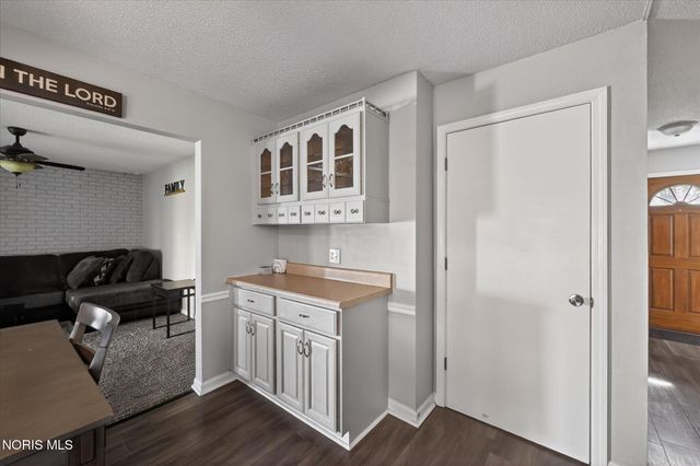 6101 Rolland Drive, Toledo, OH 43612