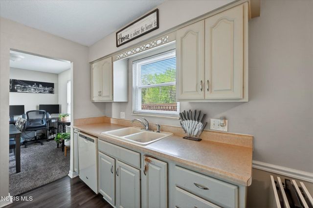 6101 Rolland Drive, Toledo, OH 43612