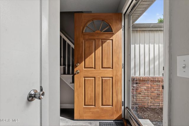 6101 Rolland Drive, Toledo, OH 43612