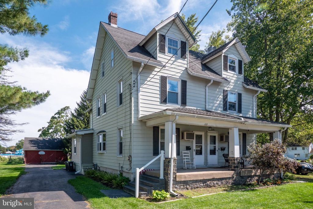 127 N 9TH ST, QUAKERTOWN, PA 18951 — exterior