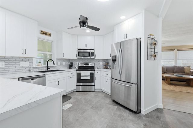 6710 36TH AVENUE E 121, Palmetto, FL 34221