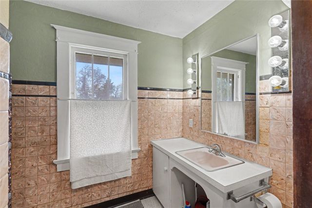 816 10th Avenue, Grinnell, IA 50112