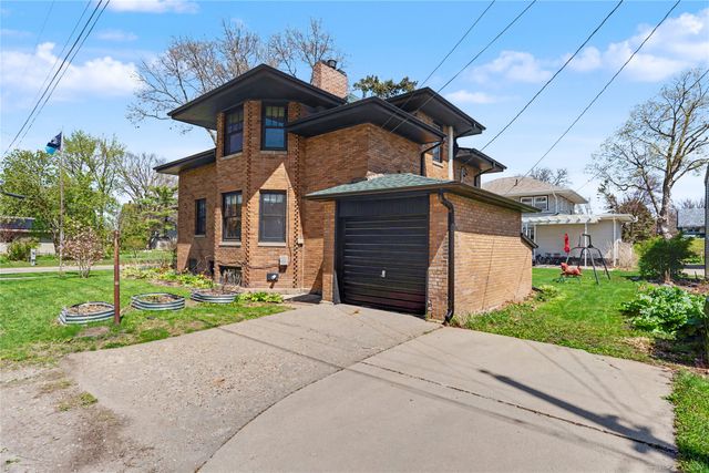 816 10th Avenue, Grinnell, IA 50112