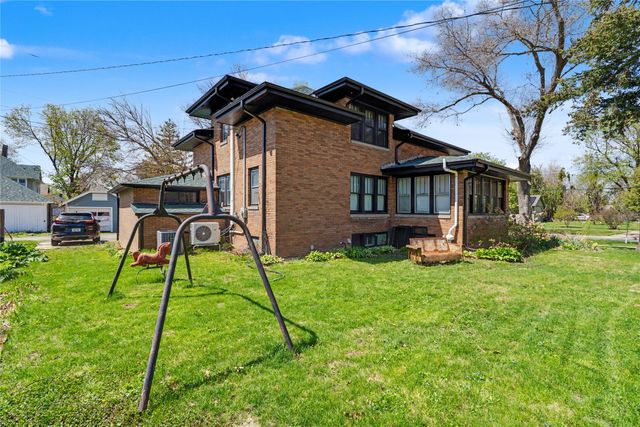 816 10th Avenue, Grinnell, IA 50112