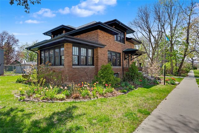 816 10th Avenue, Grinnell, IA 50112