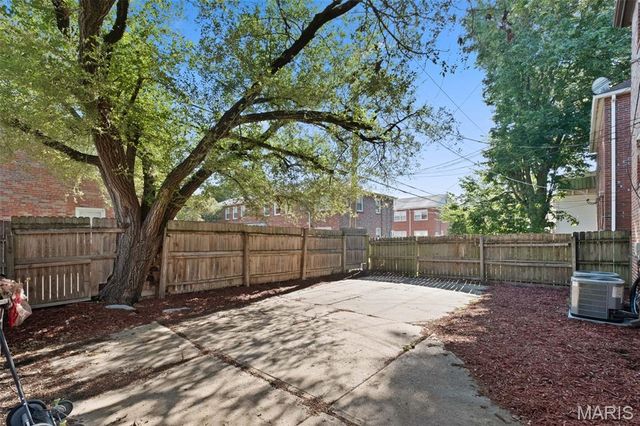 7055 Dartmouth Avenue, University City, MO 63130