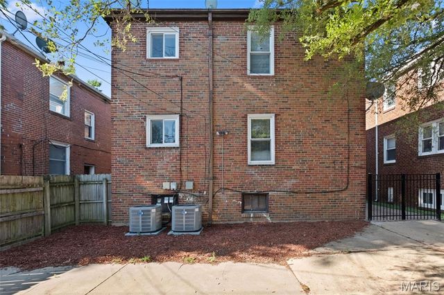 7055 Dartmouth Avenue, University City, MO 63130