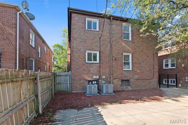 7055 Dartmouth Avenue, University City, MO 63130