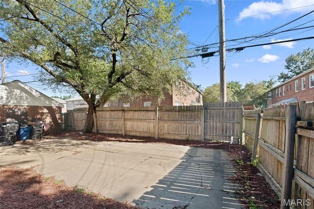 7055 Dartmouth Avenue, University City, MO 63130