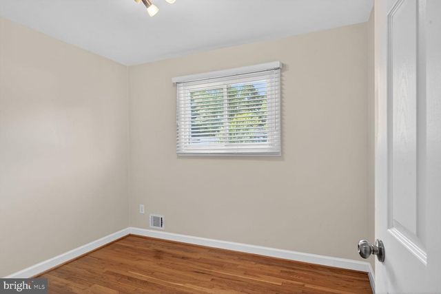 5506 HELMONT DR, Oxon Hill, MD 20745
