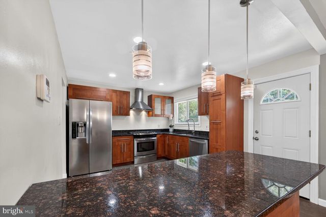 5506 HELMONT DR, Oxon Hill, MD 20745