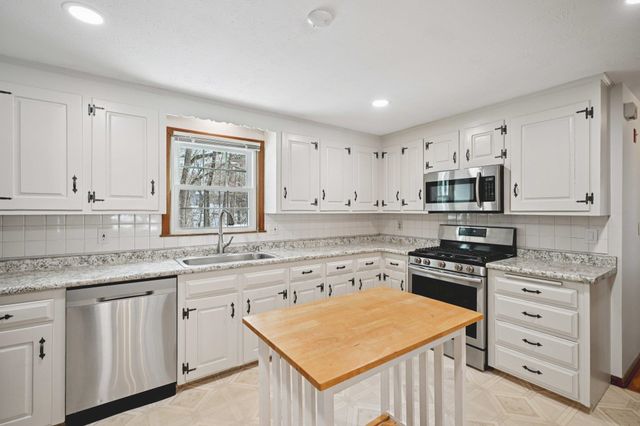 7 Birchwood Drive, Derry, NH 03038